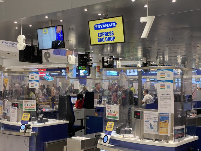 airport bari italia ryanair