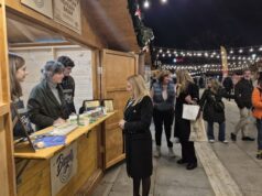 Най-големият коледен базар в София отвори врати