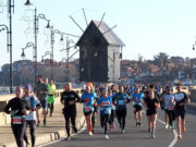 Наопаки по улиците на Несебър: Полумаратонец ще бяга 21 км назад