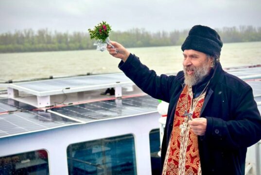 Нов екологичен катамаран „Иноватор“ бе официално осветен и кръстен в Русе