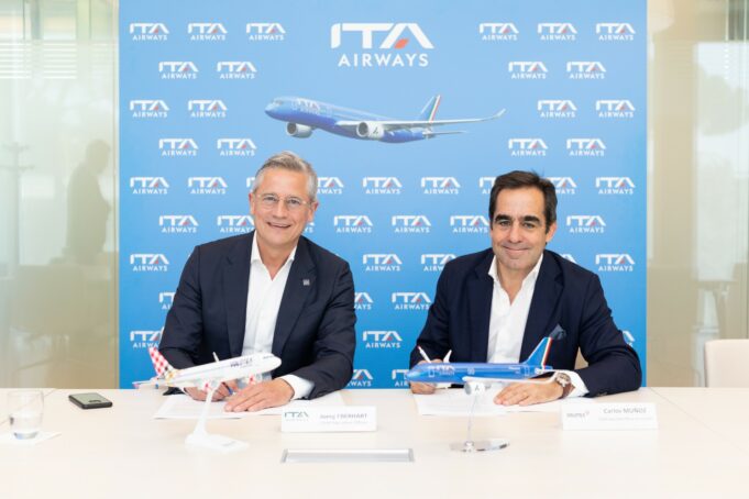 Left J Eberhart CEO ITA, right C Muñoz CEO Volotea