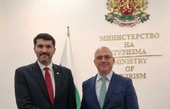 Министър Илин Димитров обсъди с посланика на ОАЕ възможностите за подобряване на въздушната свързаност с далечни пазари и за партньорство в туристическото образование