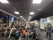 Повече от 7 часа близо 100 пътници чакат на летище Шарлероа полета си до Варна